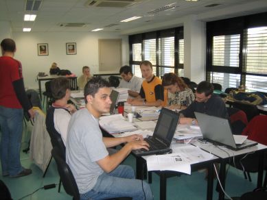 People_working_at_TP2_roomimg_5441