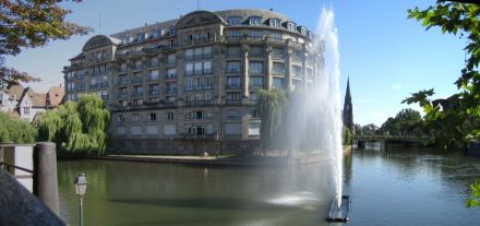 IMG_4402-IMG_4404_Fountain_at_Strasbourg