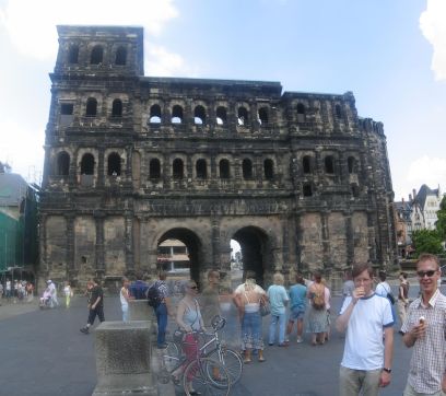 IMG_1184-IMG_1190_Esa_and_Jarmo_at_Porta_Nigra