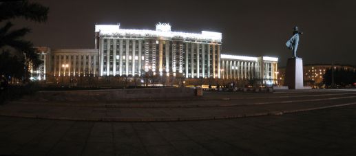 IMG_1544-IMG_1549_Lenin_and_government_building